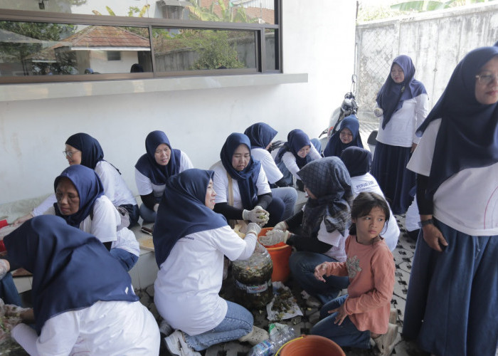 PERURI Dorong Ibu Rumah Tangga di Karawang Sulap Sampah Jadi Sumber Penghasilan
