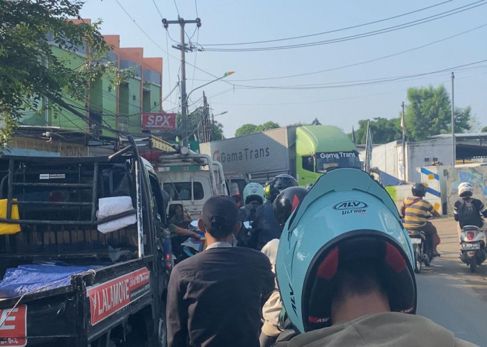 Lalu Lintas Bantargebang–Setu Tersendat, Mobil Diderek Sempat Picu Kemacetan
