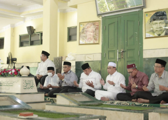 Plt Wali Kota Bekasi Janji Selesaikan Payung Hukum Islamic Center 