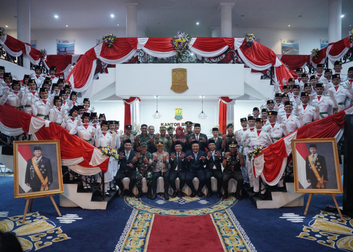 Kukuhkan 50 Anggota Paskibraka 2026, Dua Tembus Provinsi, Bupati Aep : Mereka Putra Putri Terbaik Karawang