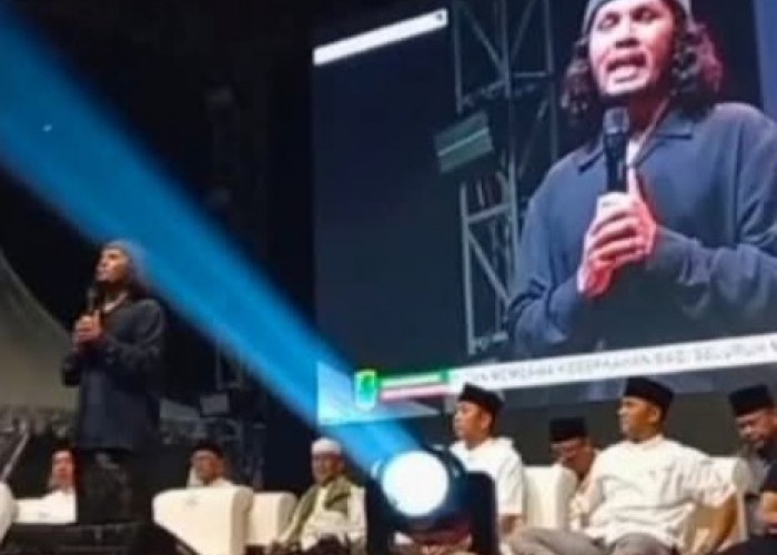 Ribuan Warga Hadiri Ceramah Ustadz Hanan Attaki di Karawang Mengaji