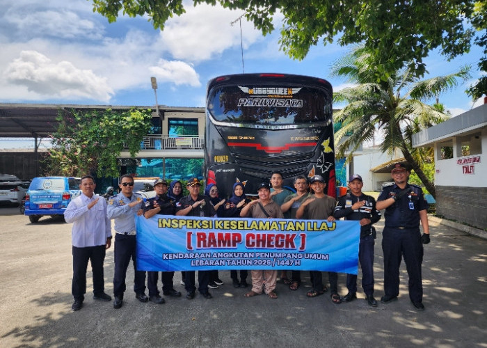 Dishub Karawang Lakukan Ramp Check Bus di PO Agra Mas Jelang Mudik Lebaran 1447 H