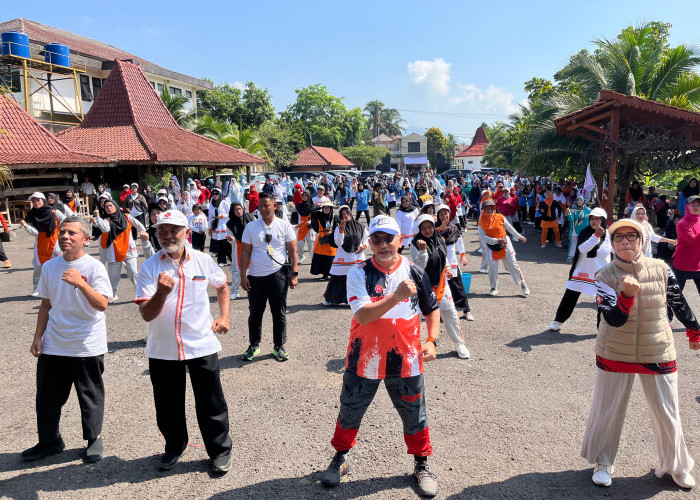 Senam Bareng Cagub Jabar Ahmad Syaikhu, Emak-emak Cianjur Suarakan Dukungan untuk Pasangan ASIH