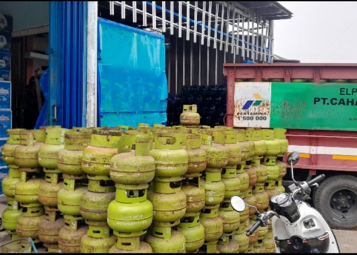 Kelangkaan Gas LPG 3 Kg di Kabupaten Bekasi, Warga Mengeluh Antrean Panjang