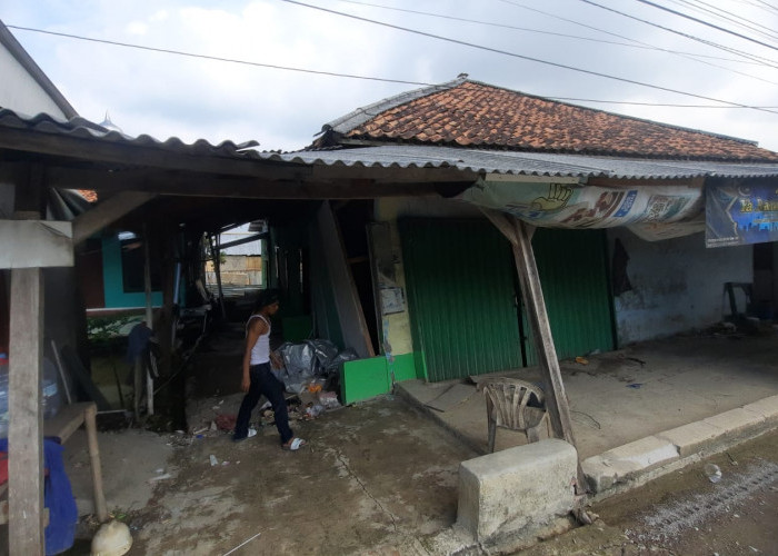 Retak-retak dan Ambles, Warga Terdampak Tanah Bergerak Terpaksa Angkat Kaki Tinggalkan Rumahnya
