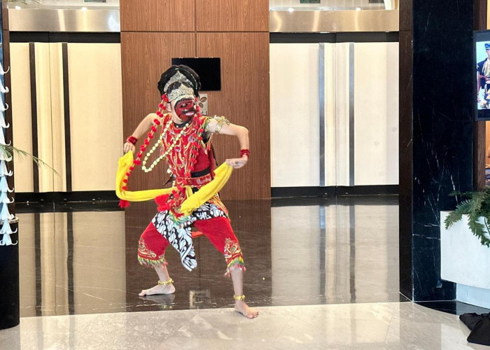 Pelestarian Budaya Lokal, Pendepokan Ibing Alkhafi Jadi Sanggar Ke-4 yang Tampil di Brits Hotel Karawang