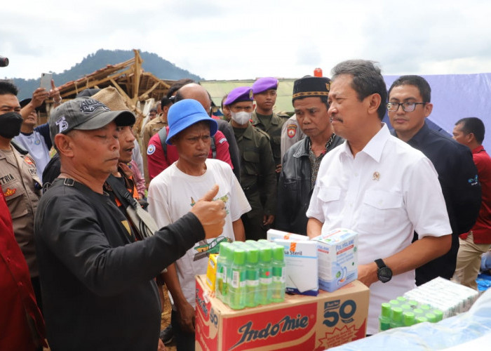 Bantu Korban Gempa, KKP Kirim Bantuan 3 Ton Ikan di Posko Ciherang Cianjur