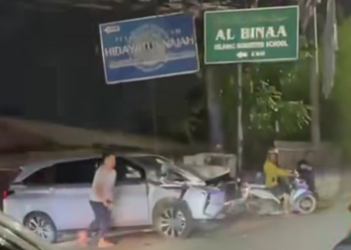 Mobil Avanza Ringsek Ditabrak Truk di Kedungwaringin, Kecelakaan Terjadi di Perbatasan Bekasi-Karawang