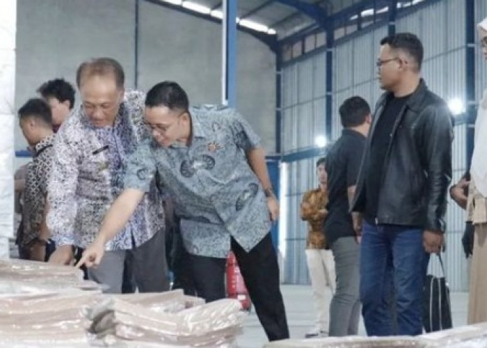 Pjs Bupati Karawang Cek Kesiapan Gudang Logistik KPU Karawang