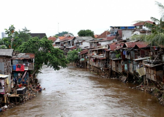 Warga Minta Pengawasan Terhadap Bangunan Liar di Bantaran Sungai