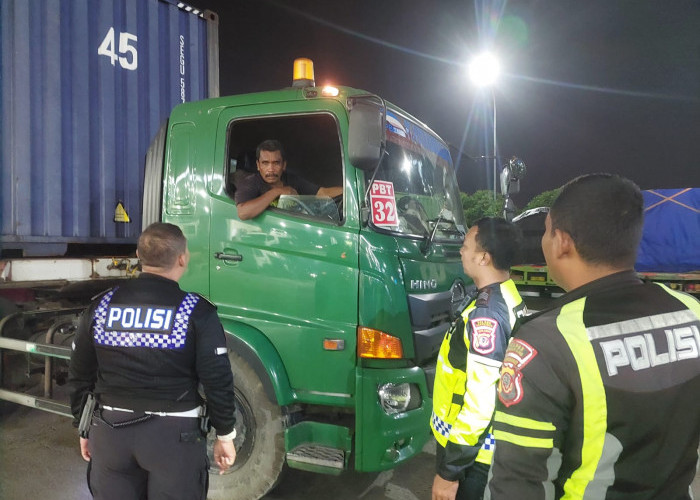 Polres Karawang Batasi Operasional Kendaraan Angkutan Barang Sumbu Tiga atau Lebih Jelang Arus Mudik Lebaran 