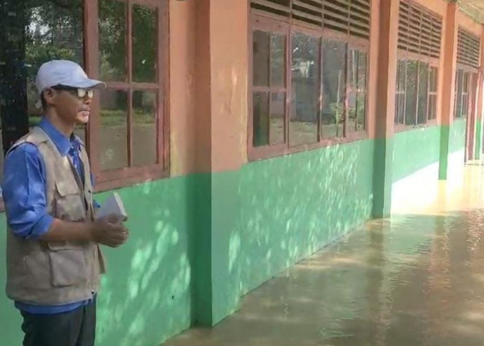 Sekolah Terendam Banjir, Ratusan Siswa MTs At Taqwa 11 Tambun Utara Terpaksa Ujian di Rumah Masing-Masing