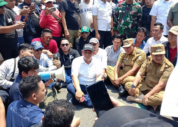 Mahasiswa Gelar Aksi Damai di DPRD Kota Bekasi