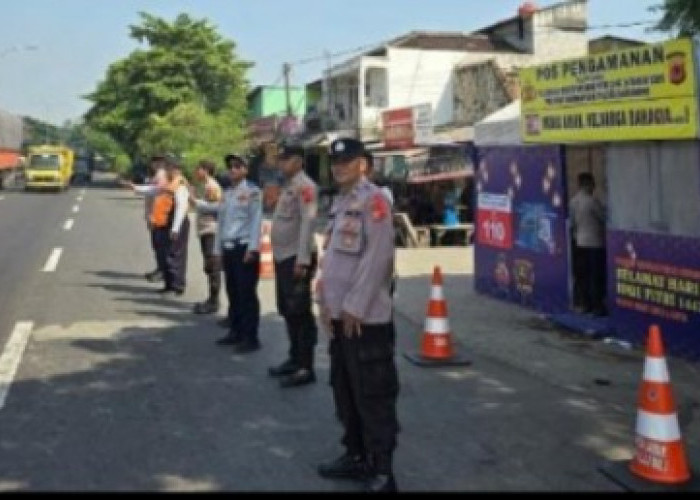 Lalulintas Mulai Padat, Puluhan Personel Polres Karawang Berjaga di Pos Mudik Tanjungpura