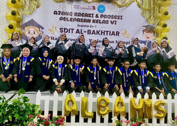 Diwarnai Pengumuman Prestasi, SDIT Al-Bakhtiar Lepas Siswa Angkatan Pertama