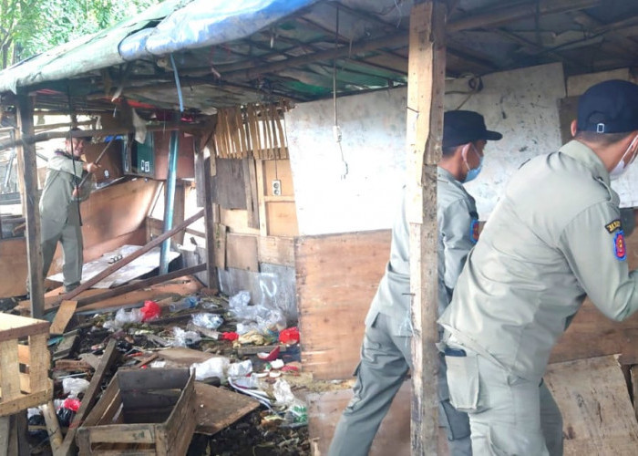 Puluhan Bangli di Jalur Pasar Famili di Kota Bekasi Dibongkar