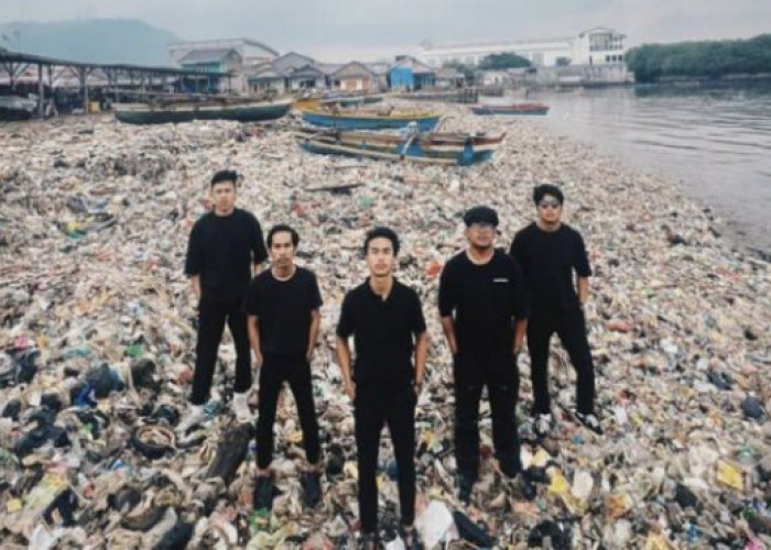 Lampung Kembali Viral, Kali ini soal Hamparan Sampah di Pantai