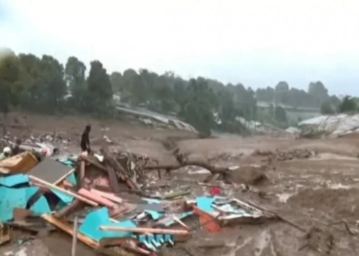 Longsor Hebat di Jawa Barat: 7–8 Orang Tewas, Puluhan Hilang