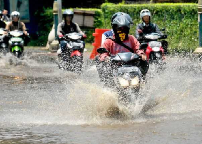 6 Cara Mudah Memperbaiki Motor Matic yang Mogok Akibat Terendam Banjir Tanpa Harus ke Bengkel