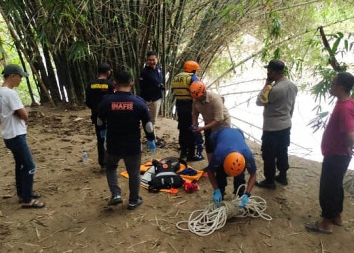 Warga Temukan Mayat Pria Tanpa Identitas di Desa Anggadita Karawang
