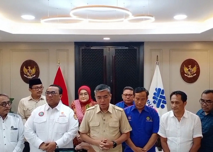 Bayang-bayang PHK, Buruh-Manajemen PT Royalboard Banguninti Granito Kompak Datangi Kemenaker, Ini Hasilnya