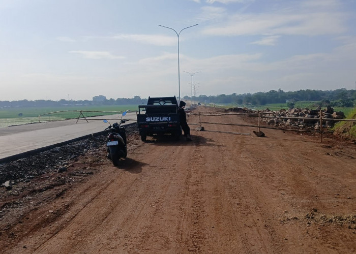 Kecewa Lahannya Belum di Bayar Pihak Japek II, Warga Serang Baru Lakukan Pemagaran Jalan