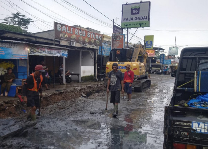 Pekerjaan Proyek Drainase Rp 2 M di Jalan Niaga Karawang Dinilai Tak Profesional, Asal dan Rawan Pemborosan