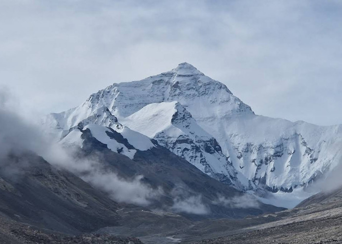 Kenapa Banyak Jenazah Dibiarkan di Jalur Pendakian Gunung Everest? ini Alasannya