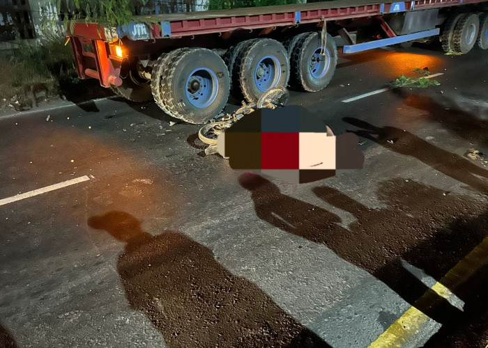 Alami Luka Parah, Pemotor Tewas Usai Tabrak Truk Mogok di Jalan Raya Purwasari Kampung Krajan