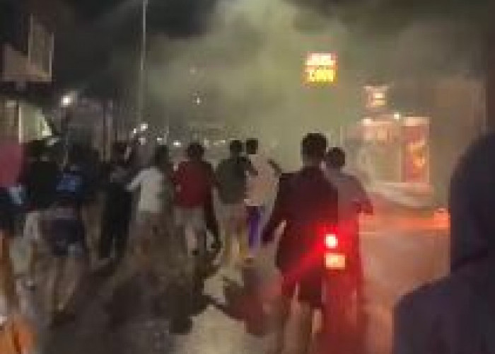 Kelompok Remaja Tawuran Jelang Sahur di Jalan Tanjungpura Karawang, Berawal Bangunin Sahur Berujung Bentrok