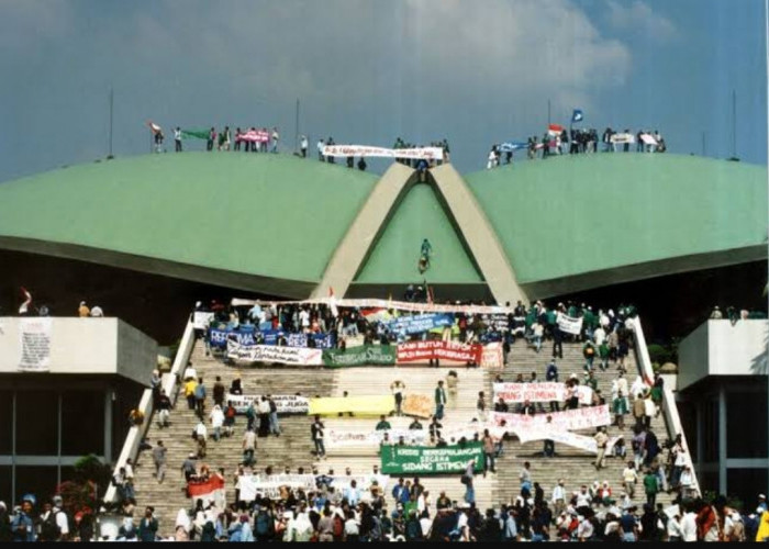 Peluang Pembubaran DPR Kembali Jadi Perbincangan Publik