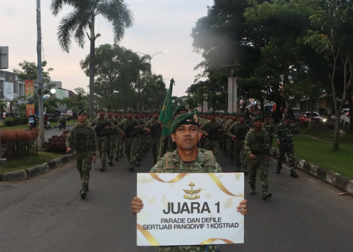 Yonif 305/Tengkorak Raih Juara Lomba Parade dan Defile Sertijab Pangdivif 1 Kostrad