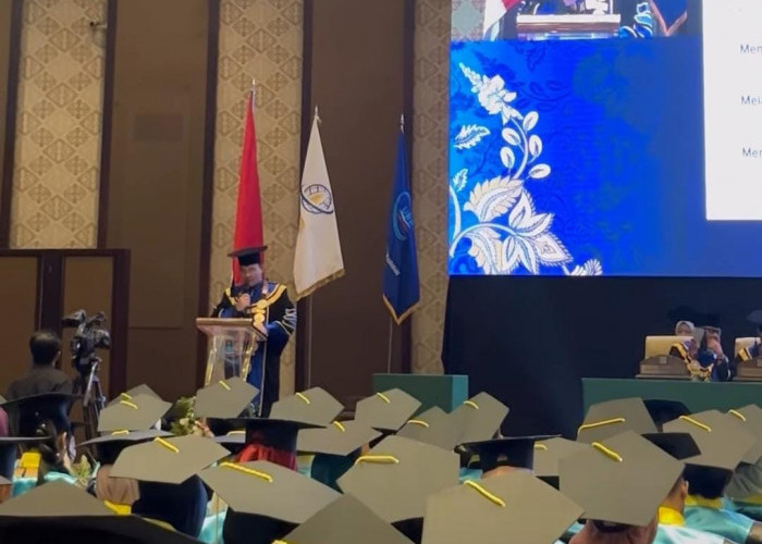 Wisuda UBP Karawang, Rektor Titip Pesan Hadapi AI dengan Integritas dan Kearifan Budaya