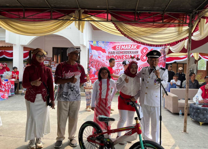 Pemdes Purwadana Semarakkan HUT ke-81 RI dengan Parade Wanita Merdeka