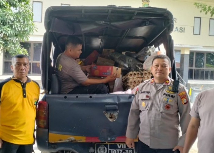 Polres Metro Bekasi Salurkan Bantuan Logistik ke Warga Terdampak Banjir