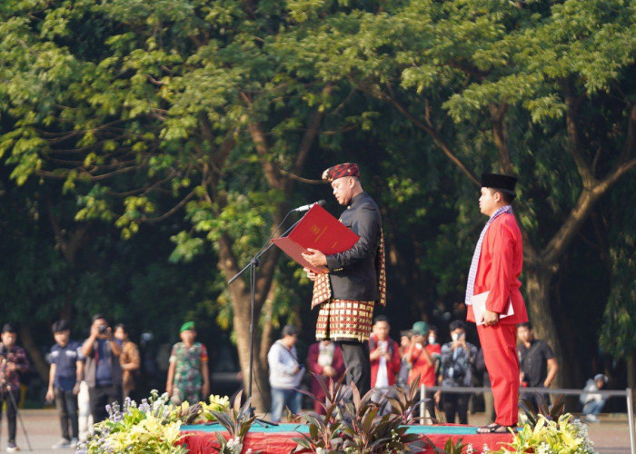 Kenakan Baju Adat Lampung, Plt. Wali Kota Bekasi Jadi Inspektur Upacara Peringatan Hari Lahir Pancasila