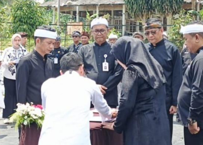 Bupati Om Zein Pilih Tengah Kebun