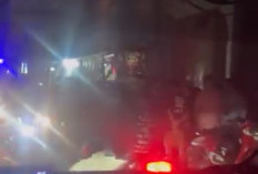 Rok Tersangkut Rantai Motor Ojek Online, Penumpang Terjatuh dan Alami Luka Serius di Cikarang Barat