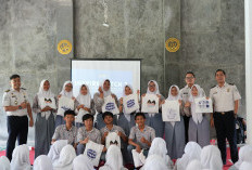 Mitigasi TPPO Sejak Dini, Imigrasi Karawang Beri Edukasi Keimigrasian di SMAN 4 Karawang