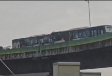 Detik-detik Dua Bus Transjakarta Adu Banteng di Jalur Langit Koridor 13 Cipulir, Diduga Akibat Sopir Mengantuk