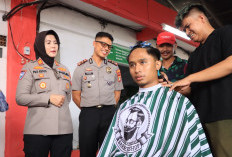 Polres Bekasi Kota Latih 38 Peserta Pangkas Rambut, Modal Usaha dari Kursi Cukur!