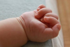 Bayi Laki-laki yang Baru Dilahirkan 2 Jam Langsung Dibuang ke Tempat Sampah