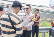 Dua Pemudik Bersitegang di Bahu Jalan KM 56 Tol Japek