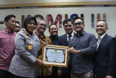 Kapolres Metro Bekasi Raih Penghargaan Aryaseva Sammana Nusantara dari DPR RI