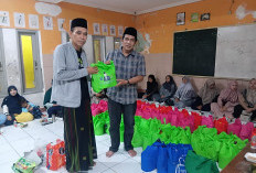 PKB Karawang Salurkan 8.000 Bingkisan Lebaran Hingga Pengurus RT, Bukti Nyata Melayani Rakyat