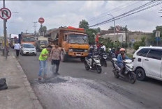 Jalan Nasional di Karawang Dibiarkan Rusak, Dedi Mulyadi Hanya Minta Maaf dan Janji Kordinasi dengan PU