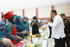 Asep Cicipi Masakan Kapolres dan Istri