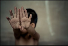 Kesal Gegara Berisik, Pria Aniaya Balita Hingga Robek Lidah & Mata Dicolok Menggunakan Tang di Hotel Karawang