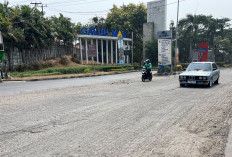 Proyek Jalan Galuh Mas Karawang Bikin Polusi Udara hingga Bahaya Keselamatan Berkendara
