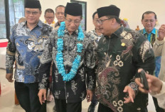 Didampingi Kepala Kemenag Karawang, Menteri Agama ke Klenteng Sian Djin Ku Po Serahkan Bantuan 